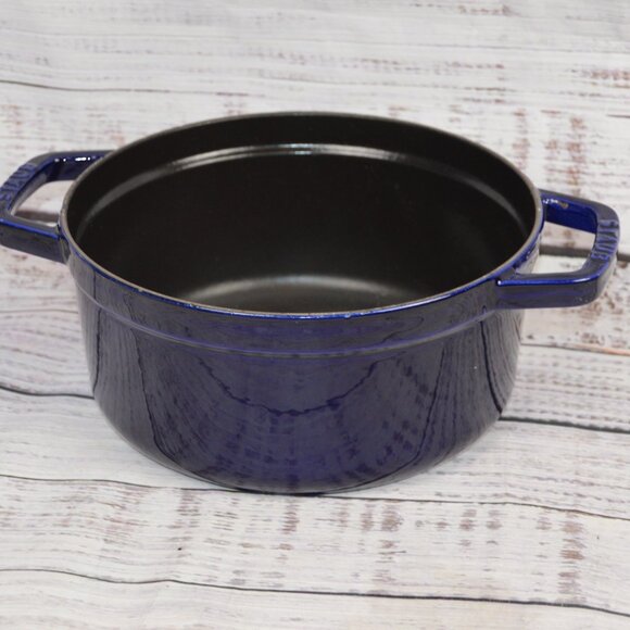 Staub 22 Blue Enameled Dutch Oven 2.6L NO LID GUC READ - Picture 11 of 13